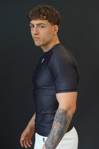 PRIMAL Rashguard Black - Passform