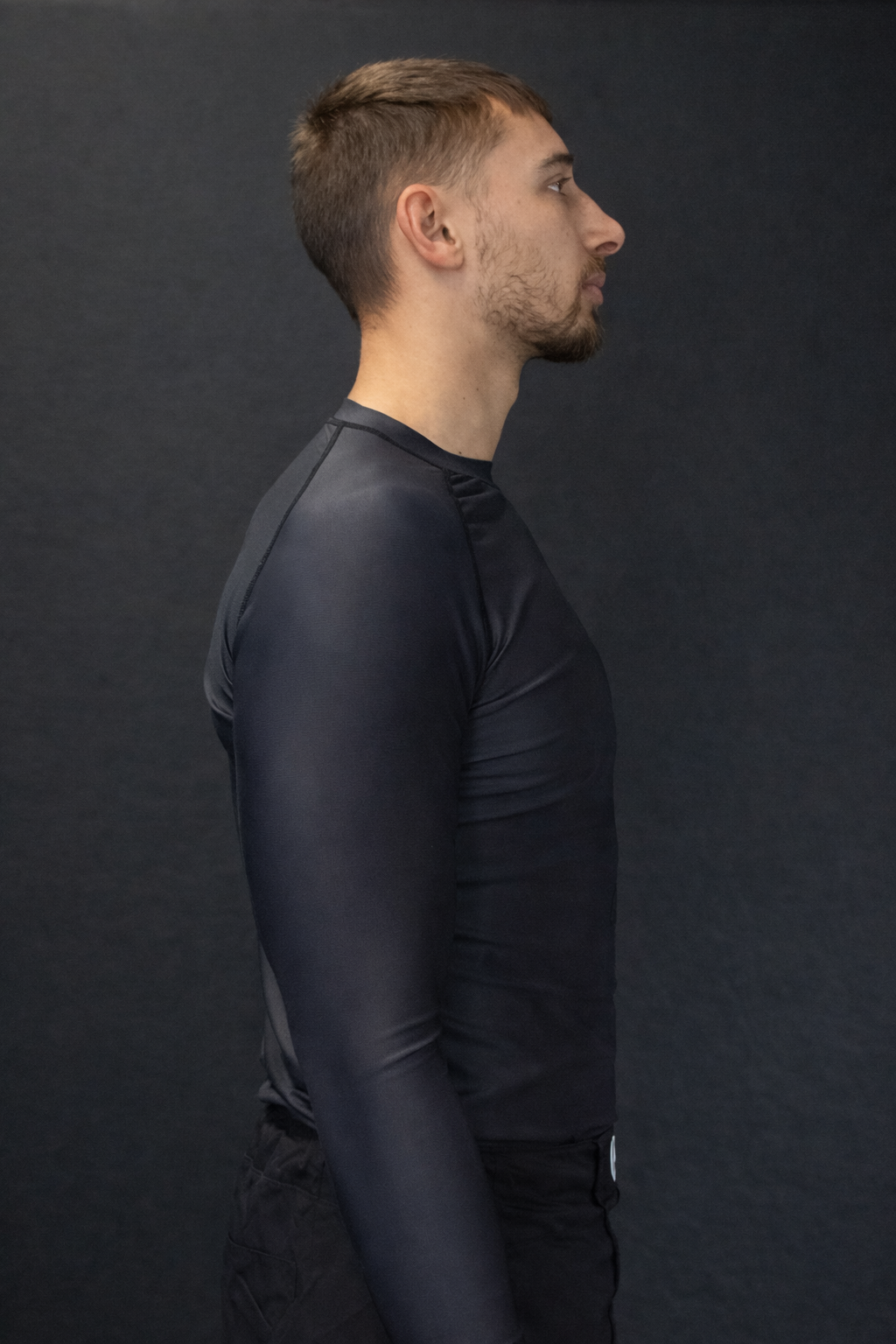 PRIMAL Rashguard Langarm Black – Seitenansicht